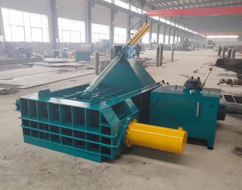 Hydraulic scrap iron briquetting machine